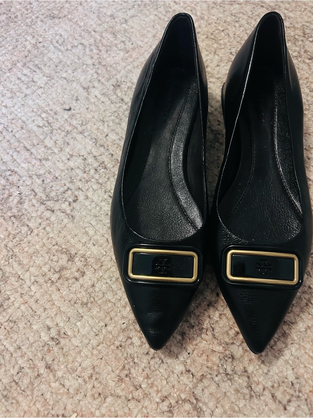 Tory Burch Georgia Black Leather Pointed Toe Flats Gold Logo Plaque SZ 7